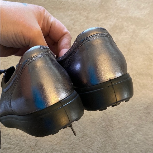 Ecco Black and Silver Sneakers Sleek Metallic Design - Picture 4 of 15